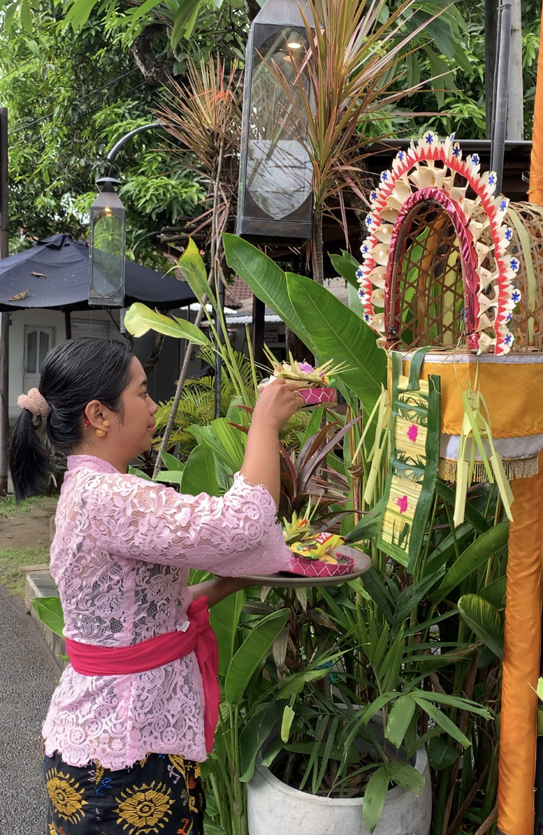 バリ島の祭日「ガルンガン」|RIANG BALI(リアンバリ)|半田市のトータルエステ 美肌フェイシャルと本番のバリニーズマッサージサロン